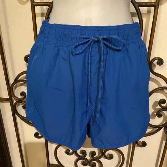 Royal blue swim trunk with mesh lining , great condition and vivid color - Picture 1 of 3